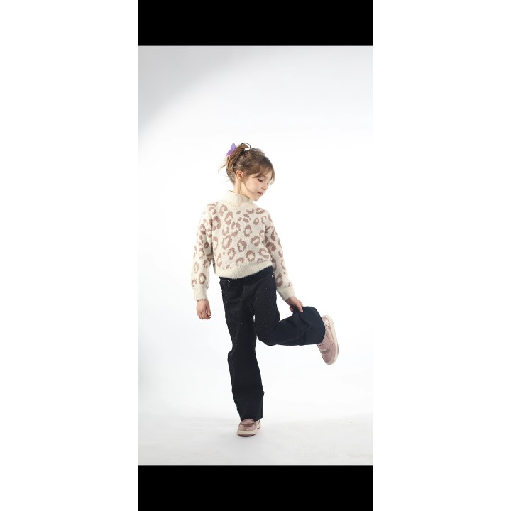 large fillette rever strasse