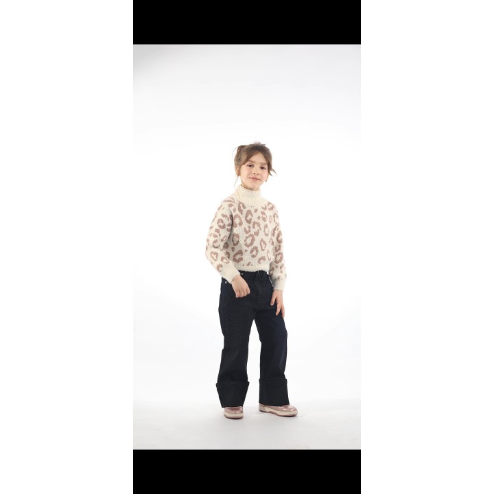 large fillette rever strasse