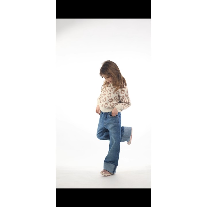 large fillette rever strasse