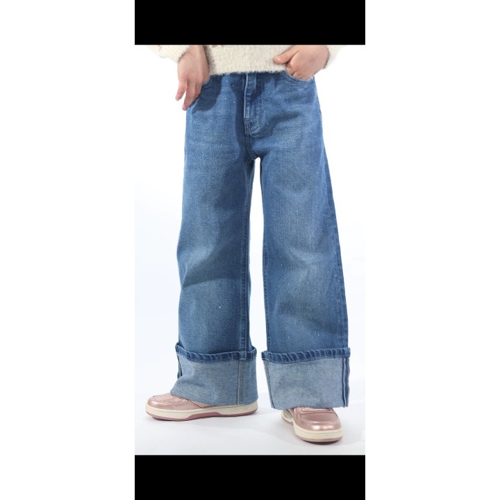 large fillette rever strasse