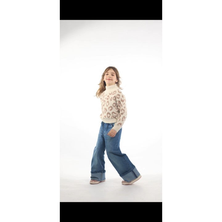 large fillette rever strasse