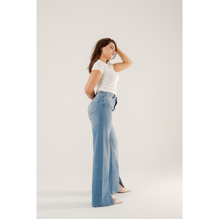 jeans large taille haute à fente  et rivets