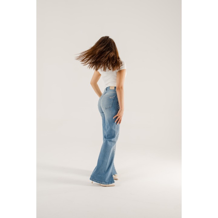 jeans large taille haute à fente  et rivets
